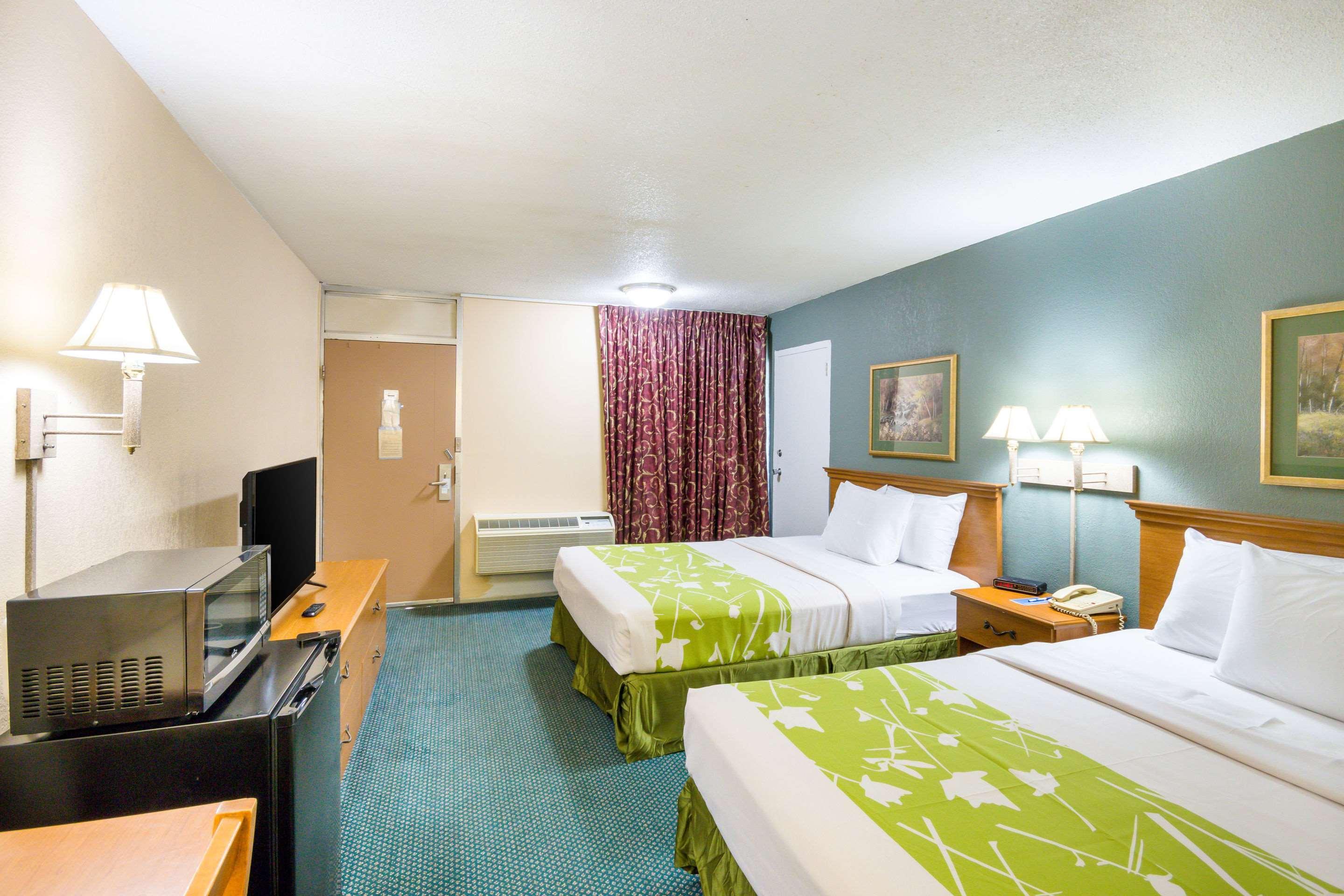 Rodeway Inn And Suites 포츠머스 외부 사진