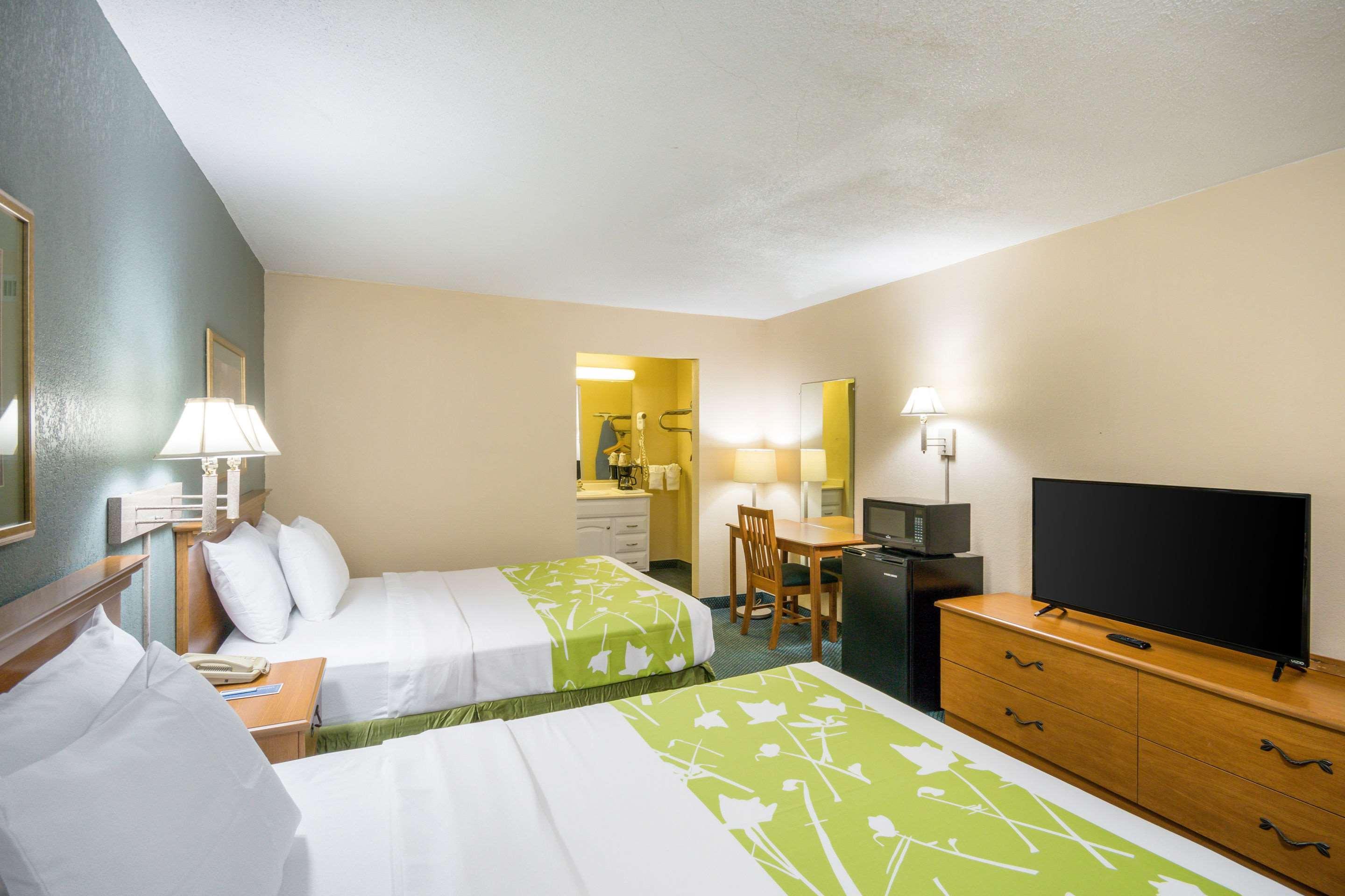 Rodeway Inn And Suites 포츠머스 외부 사진