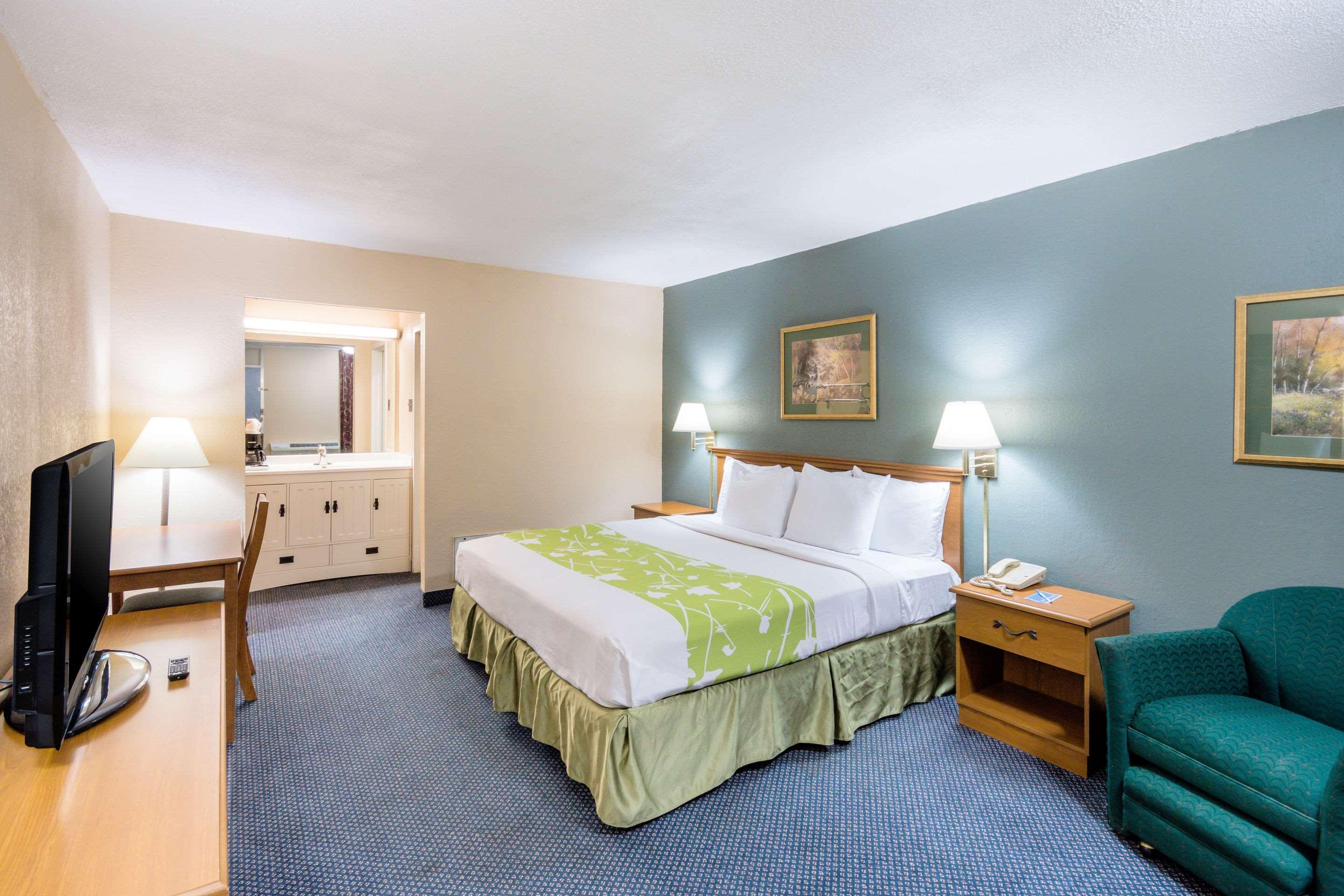 Rodeway Inn And Suites 포츠머스 외부 사진