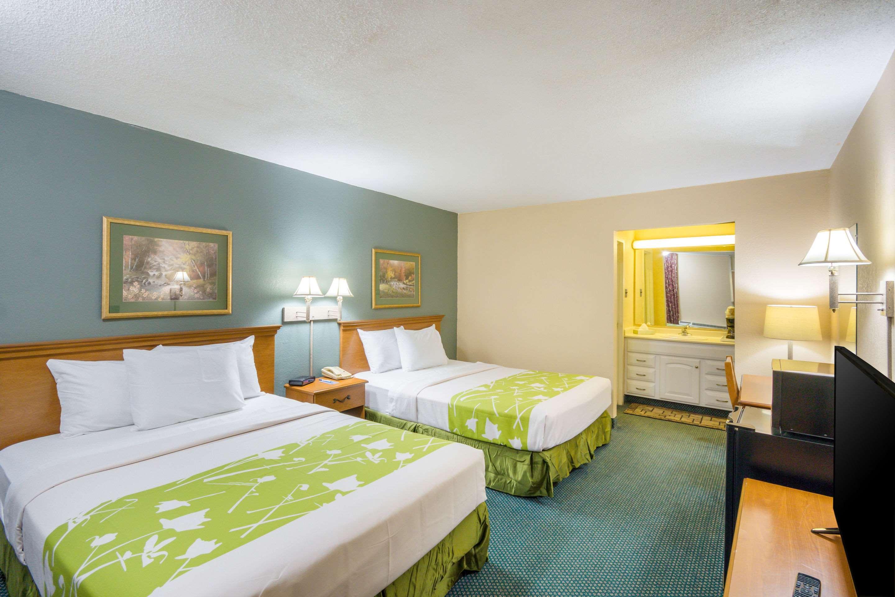 Rodeway Inn And Suites 포츠머스 외부 사진