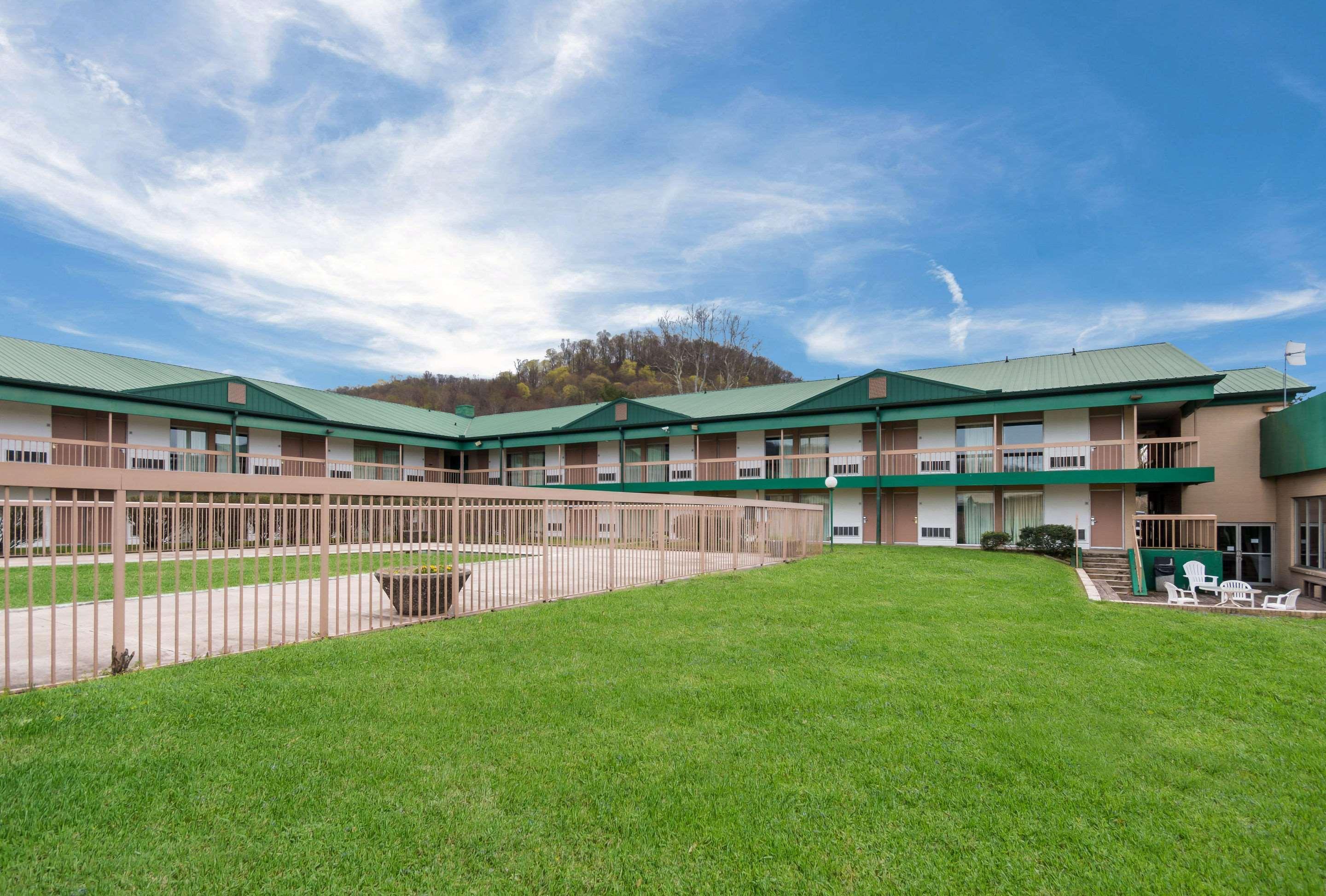 Rodeway Inn And Suites 포츠머스 외부 사진