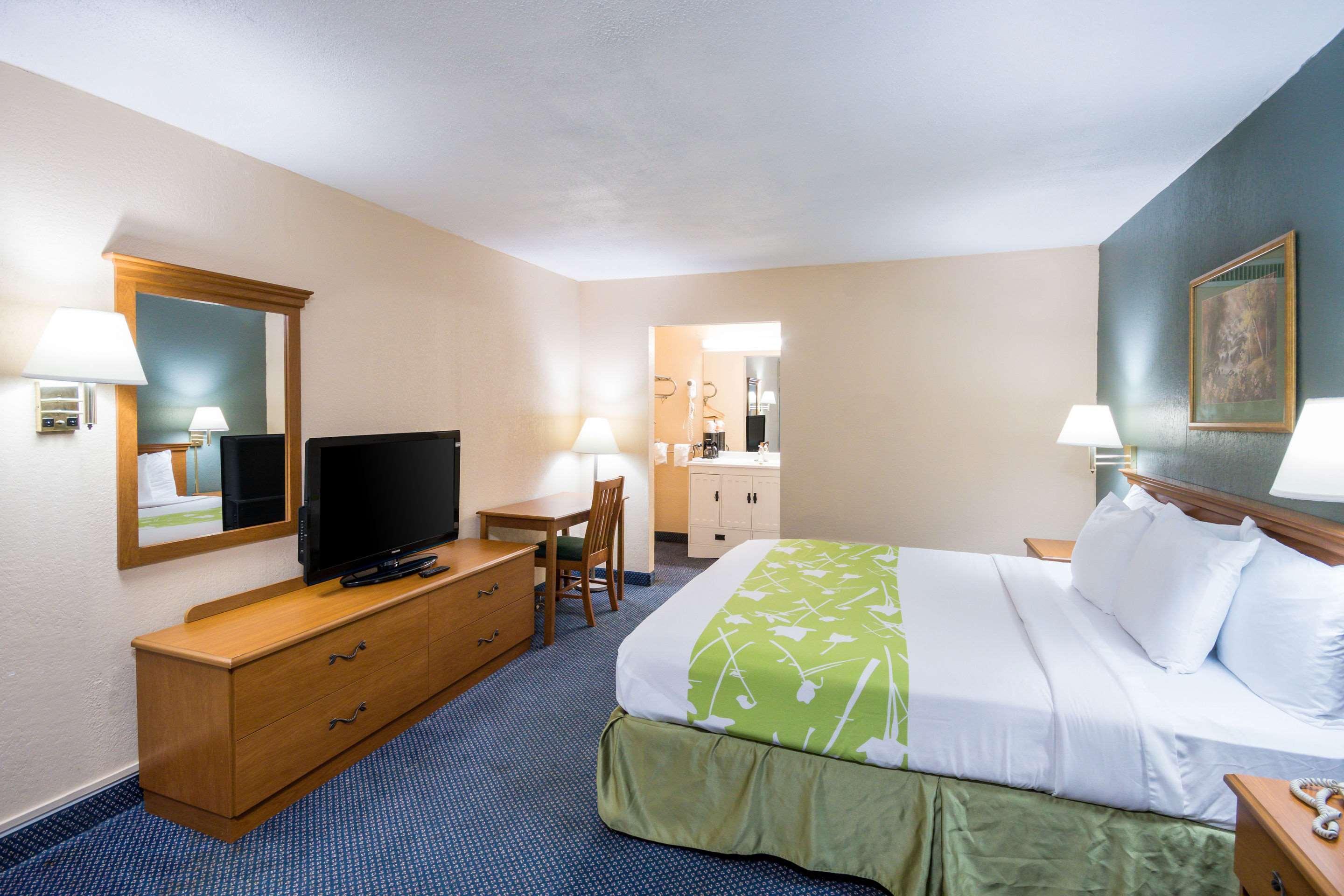 Rodeway Inn And Suites 포츠머스 외부 사진