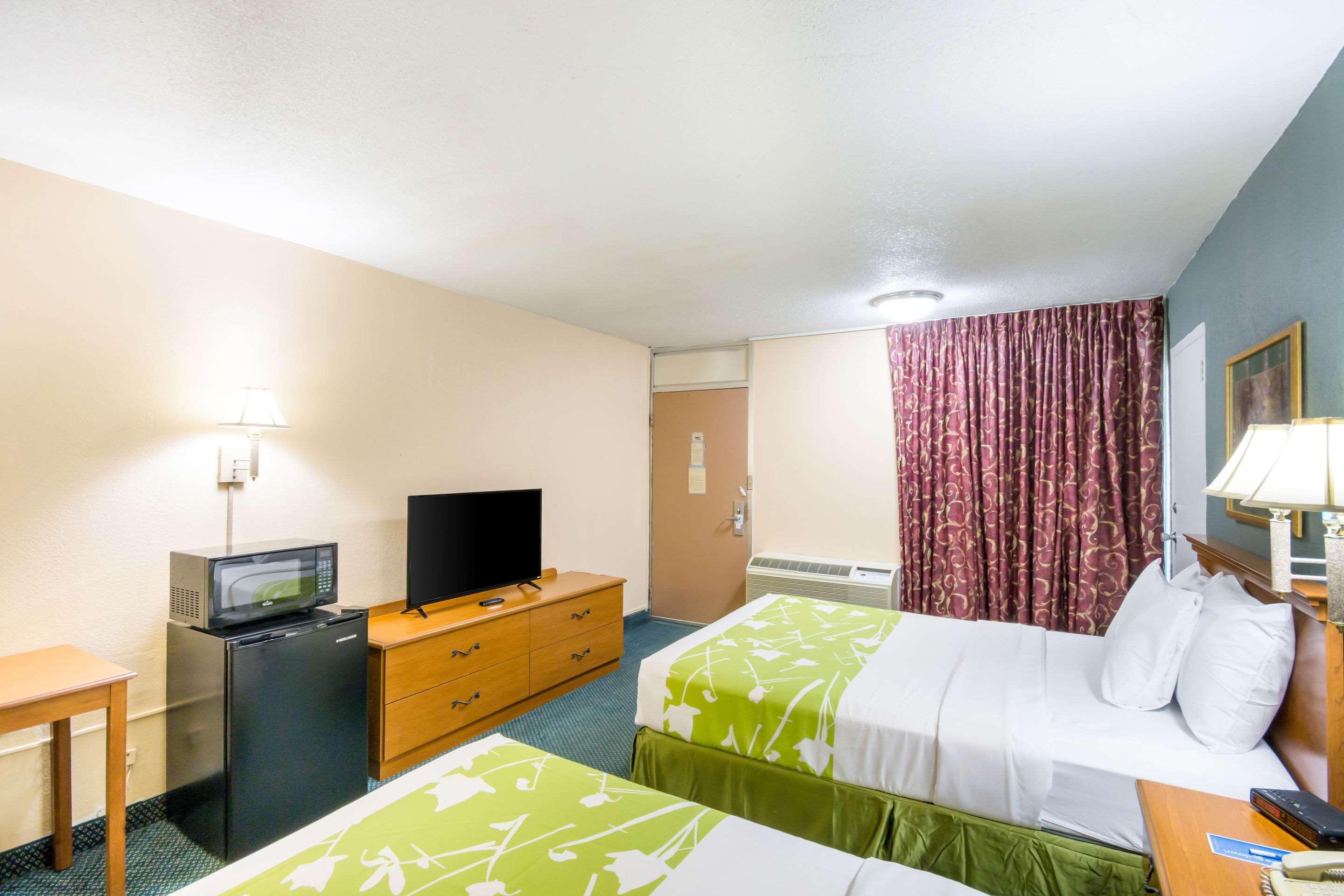 Rodeway Inn And Suites 포츠머스 외부 사진